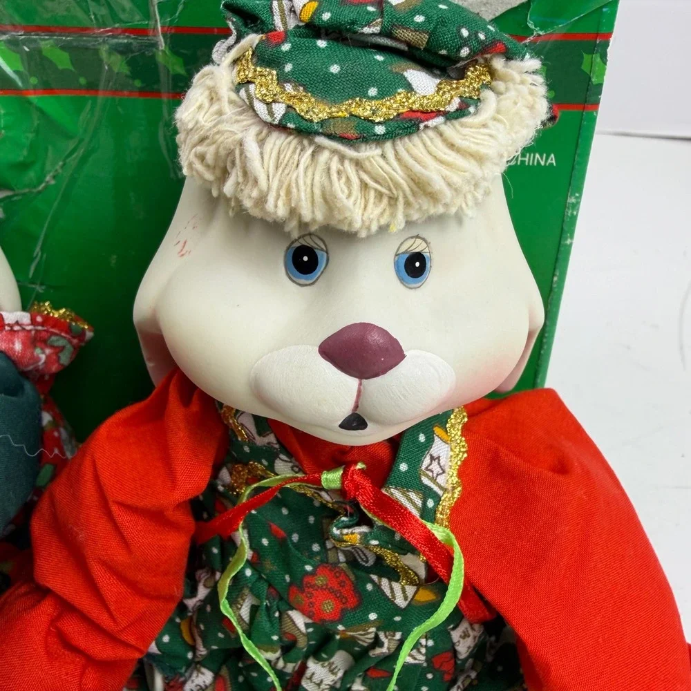 House of Lloyd Christmas Around The World Hip & Hop Bunny Figurines 542064